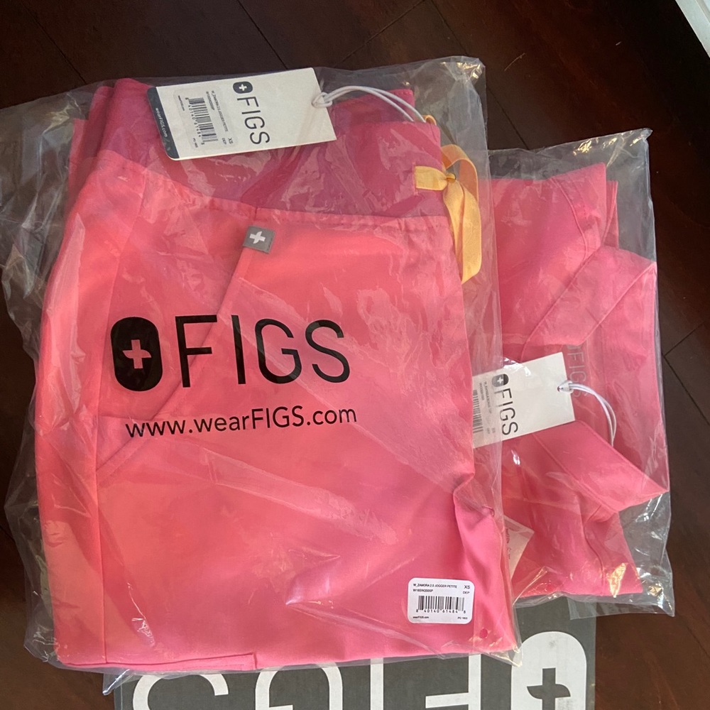 Figs scrubs set NEON PINK